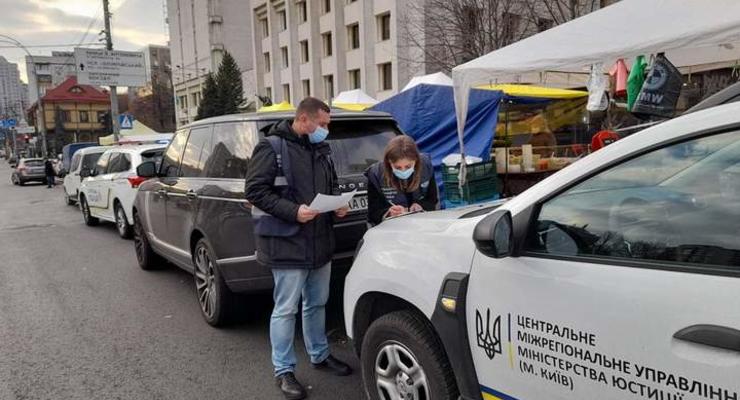 В Киеве у водителя изъяли Range Rover за 147 неоплаченных штрафов ПДД