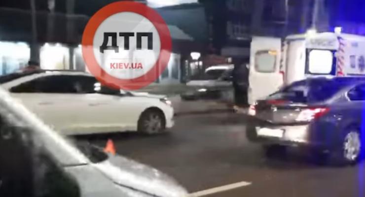 В Киеве сбили пешехода, который пытался перебежать сразу 8 полос для движения