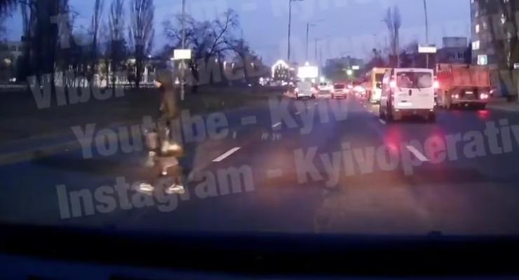 Скандальное ДТП из-за пешехода в Киеве, виновник сбежал: видео