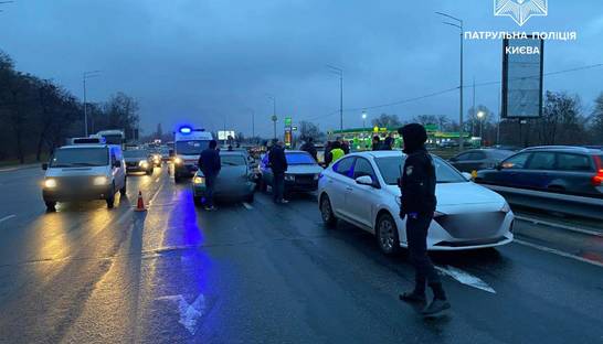 Масштабное утреннее ДТП в Киеве на Столичном шоссе: город парализован