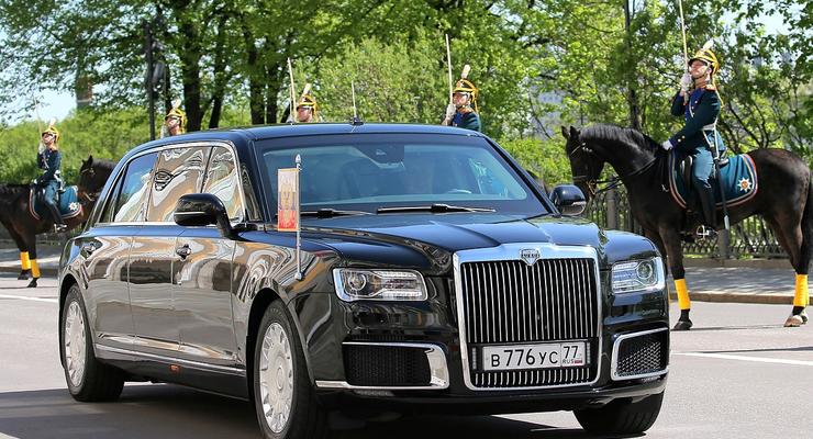 Лукашенко решил поменять Maybach на лимузин Путина: подробности