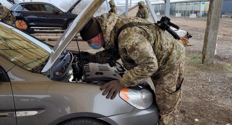 Военным и пограничникам разрешат проводить поверхностную проверку авто