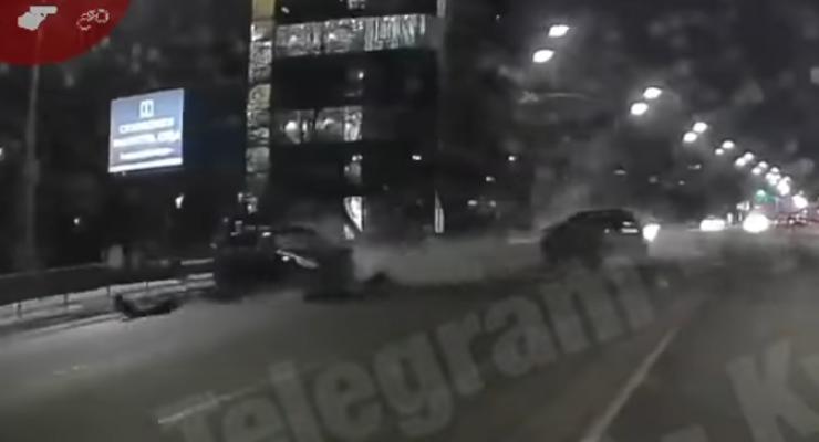 Масштабная утренняя авария в Киеве из-за скользкой дороги: видео