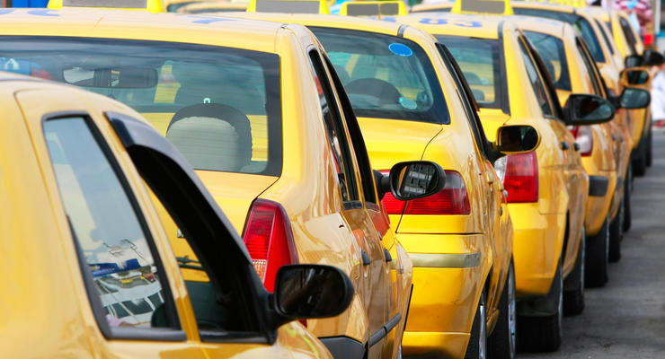 Украинские таксисты не будут работать на 14 февраля: что известно