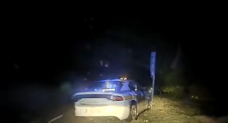 Tesla на автопилоте протаранила автомобиль полиции: видео