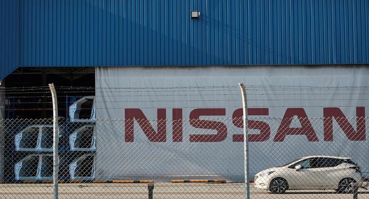 Nissan останавливает работу своего завода в России