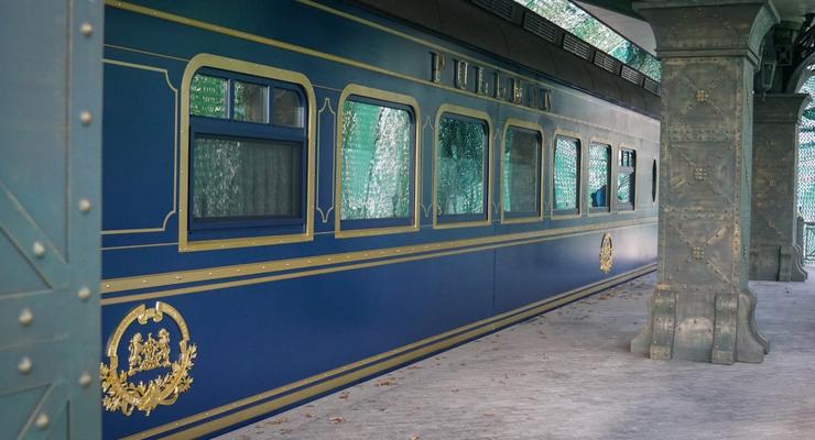 На вилле Медведчука нашли золотой железнодорожный вагон - фото