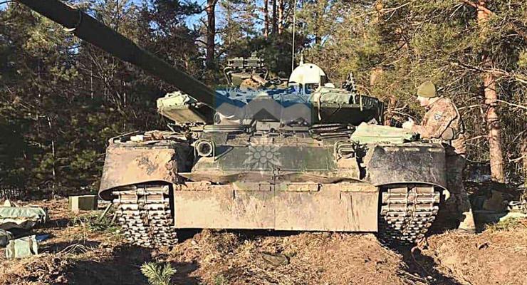 Украинские военные захватили установку РЭБ и новенький танк Т-80