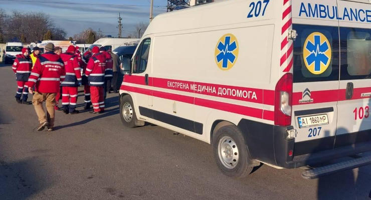 Украинской армии передали два конфискованных авто скорой помощи