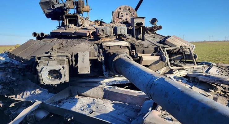 ВСУ подбили новейший российский танк Т-90 "Владимир" - фото