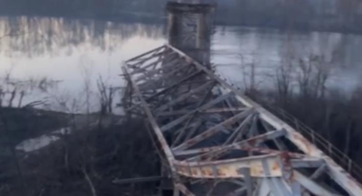 Оккупанты разбомбили мост в Чернигове, который связывал его с Киевом