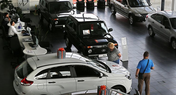 Цены на новые авто в РФ выросли на 40%, а спрос упал на 60%