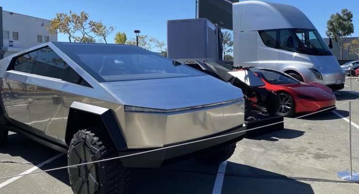 Когда выпустят Tesla Semi, Cybertruck и Roadster - названы даты