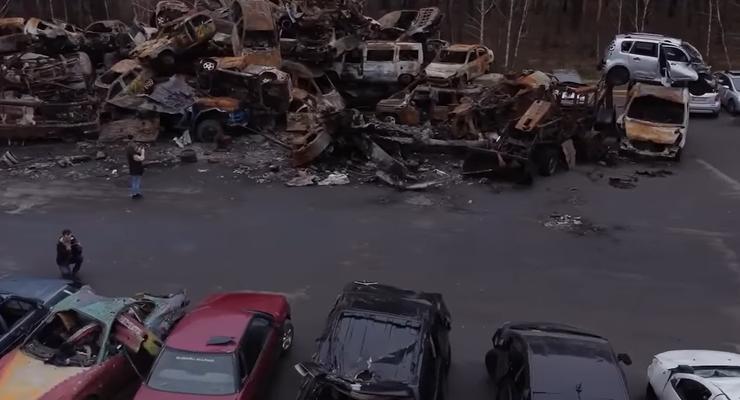 В сети показали еще одно кладбище автомобилей с освобожденной Киевщины