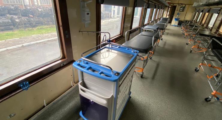 В Украине запустили эвакуационный поезд-госпиталь - фото
