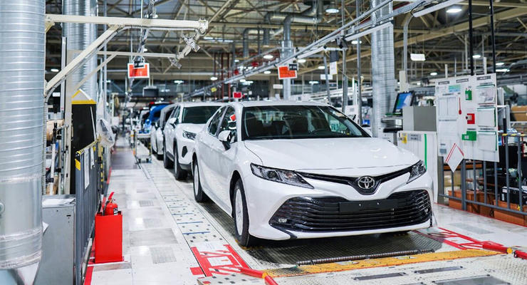 Lexus, Toyota та Nissan: хто з виробників повертається на ринок РФ