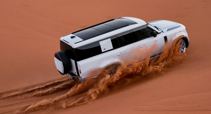 В сети показали 8-местный Land Rover Defender - первые фото