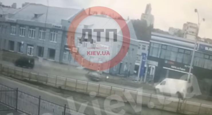 Смертельная авария в Киеве: BMW на огромной скорости врезалась в бус