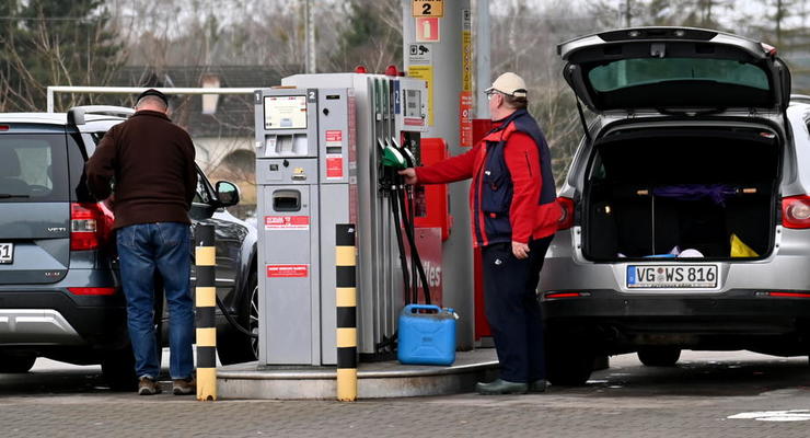 У Польщі почали зростати ціни на бензин слідом за Україною