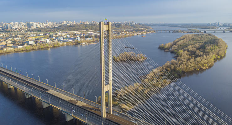 В Киеве закрыли один из мостов через Днепр