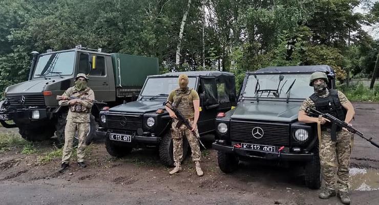 ЗСУ отримають свіжу партію "Геліків" та Land Rover від волонтерів - фото