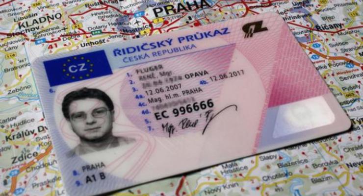 Українцям тепер можуть видавати права до ЄС – що відомо
