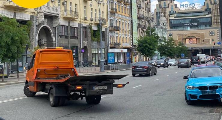 Горе-дрифтери на BMW влаштували ДТП у центрі Києва та намагалися втекти
