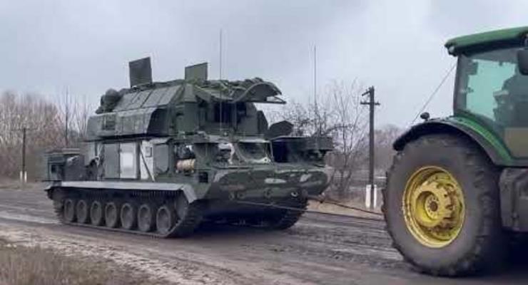 На Полтавщине, местные жители спрятали 2 БТРа и 11 танков