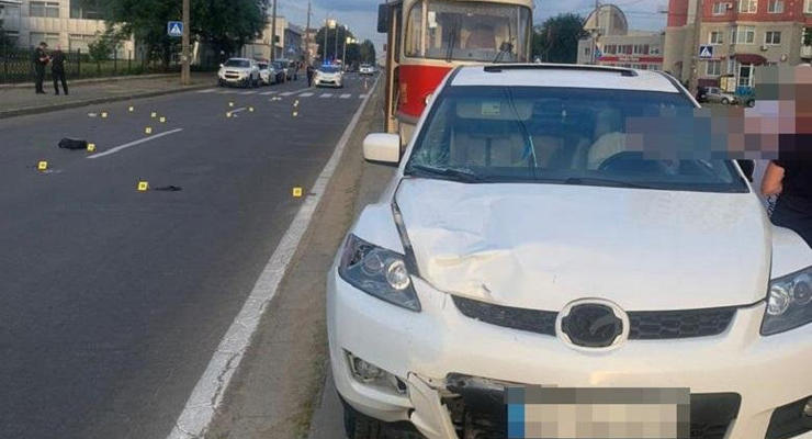 В Киеве пьяный водитель Mazda насмерть сбил женщину на переходе