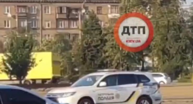 На Дарницкой площади не разминулись два автомобиля полиции - видео