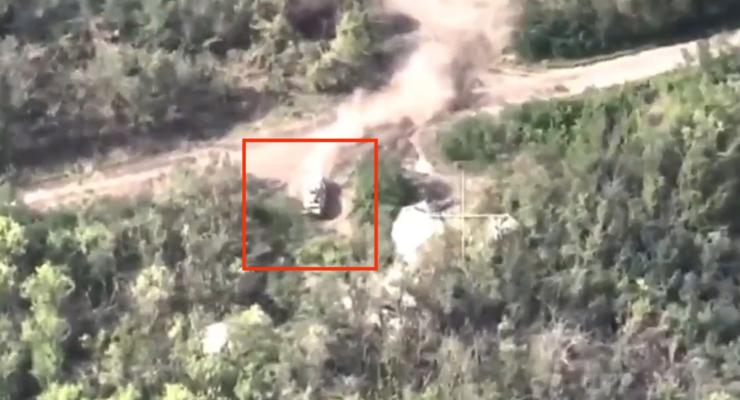 ВСУ подбили российскую БМП, которая пряталась в лесу - видео