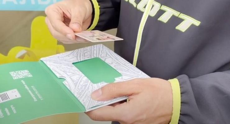 В Украине снова можно получить права по почте - что известно