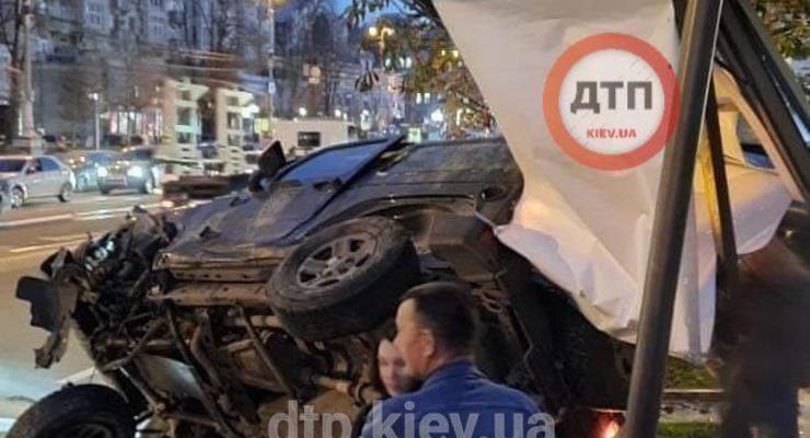 Масштабное ДТП с переворотом в центре Киева - видео момента аварии