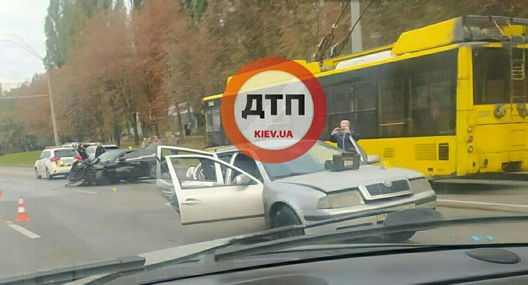 Огромная пробка и побитые авто - смертельное ДТП на проспекте Победы