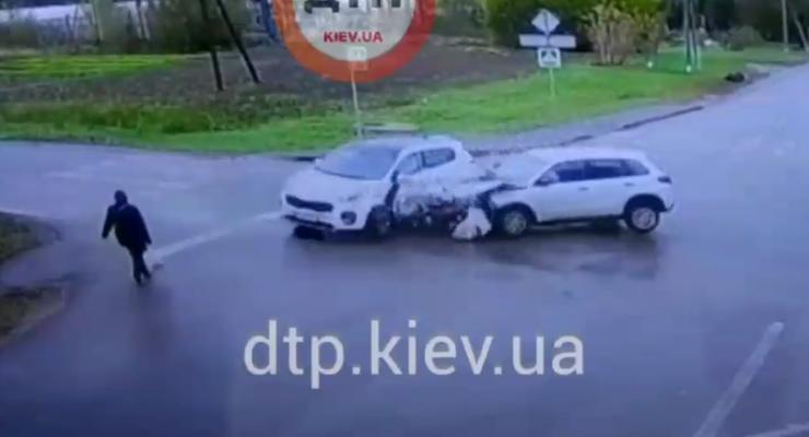 Тройное смертельное ДТП под Киевом - видео момента удара