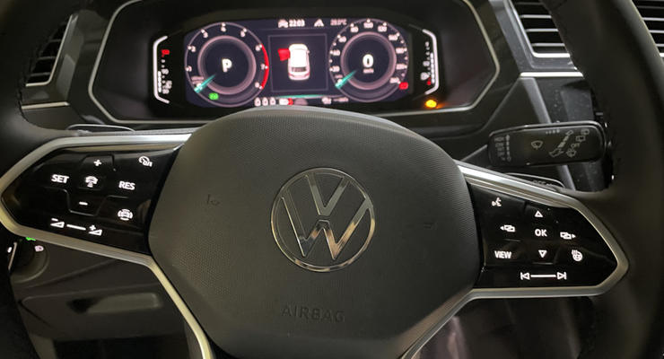 Вперед в прошлое - Volkswagen откажется от сенсорных кнопок на руле