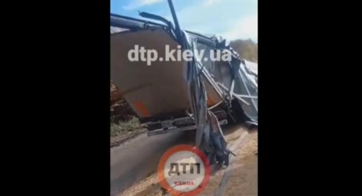 Серьезная авария с фурой на украинско-румынской границе - видео