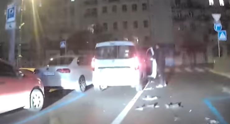 В Киеве пьяный водитель устроил ДТП и пытался "купить" полицейских
