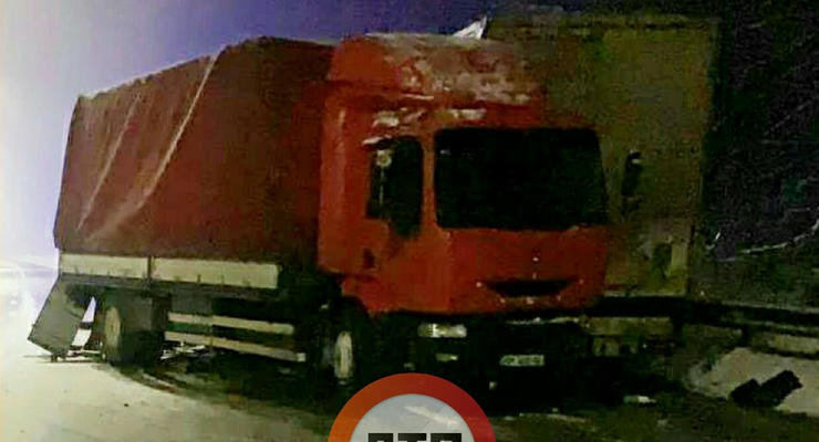 Серйозна потрійна ДТП через ожеледицю на окружній у Києві