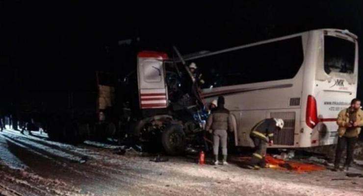 Автобус с украинскими военными в Латвии попал в ДТП - есть погибшие