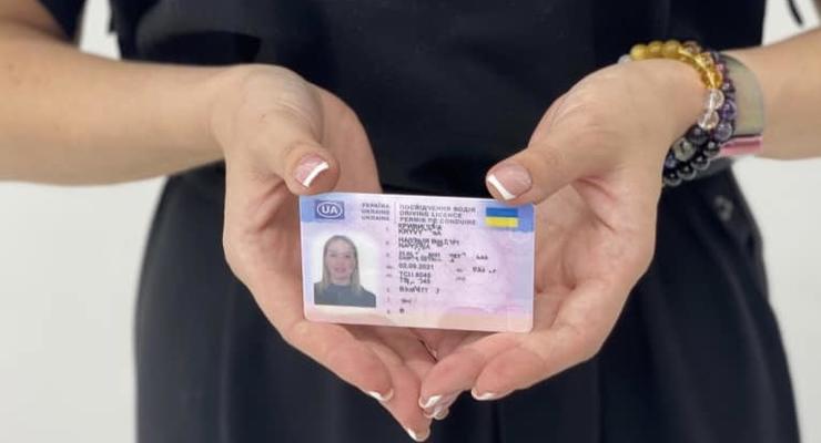 Українцям стало легше отримати права в Польщі - подробиці