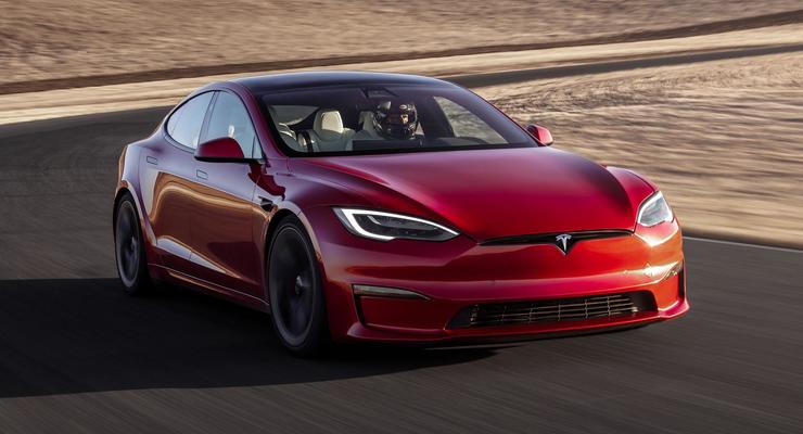 Украинский суд отменил штраф за превышение скорости на Tesla