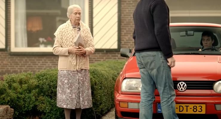 Volkswagen снял продолжение легендарной рекламы с пожилой женщиной
