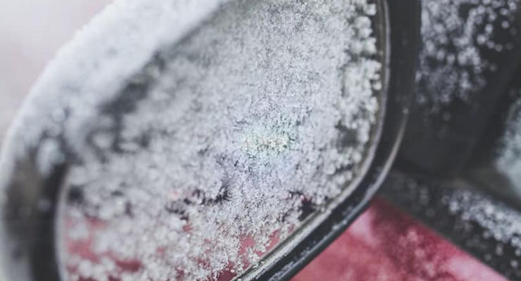 Снегопады и гололед - украинских водителей предупредили об опасности