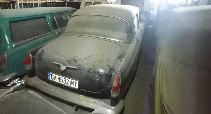 Майже 100 радянських авто у музейному стані виставили на продаж