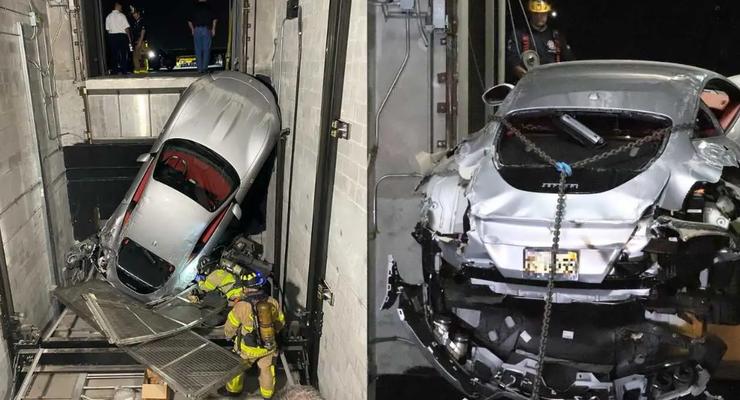 В США Ferrari за $250 000 "уронили" во время парковки - фото