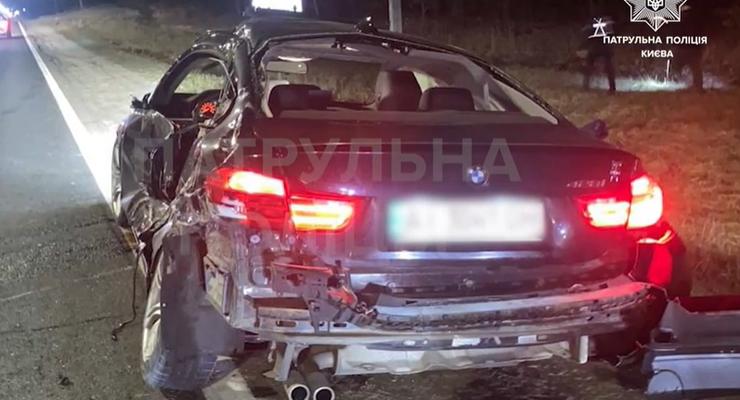 Пьяный водитель BMW протаранил два авто в Киеве и сбежал в лес