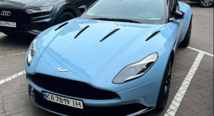 В Киеве заметили Aston Martin DB11 с уникальным тюнингом