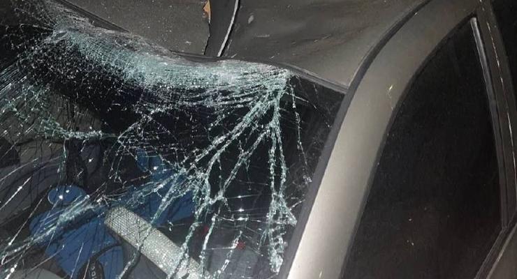 Через нічний обстріл Києва постраждали десятки авто - фото
