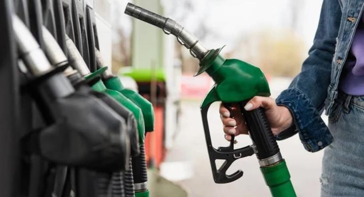 В Україні назріває дефіцит палива, але ціни на АЗС продовжують падати